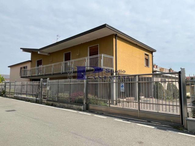 Casa in vendita a Morimondo, Lombardia
