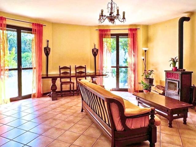 Casa in vendita a Imbersago, Lombardia