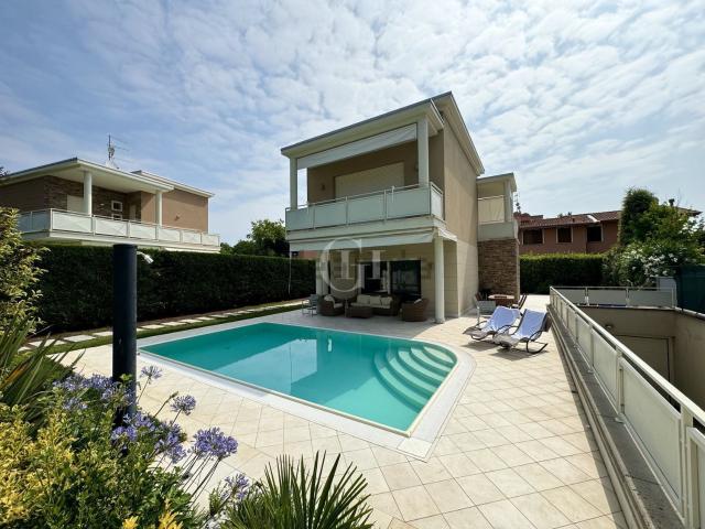Casa in vendita a Lonato, Lombardia