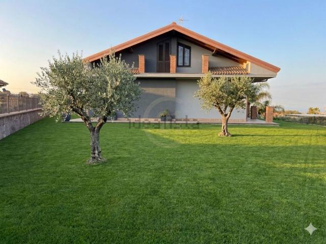 Casa in vendita a Aci Sant'antonio, Sicilia
