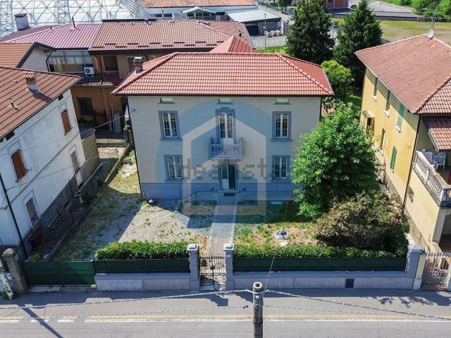 Casa in vendita a Pontoglio, Lombardia