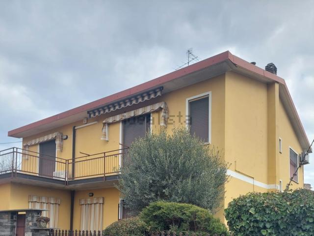 Casa in vendita a Castano Primo, Lombardia