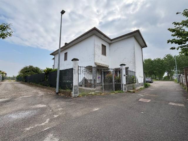Casa in vendita a Motta Visconti, Lombardia