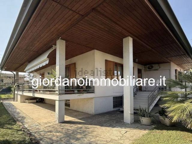 Casa in vendita a Valera, Varedo