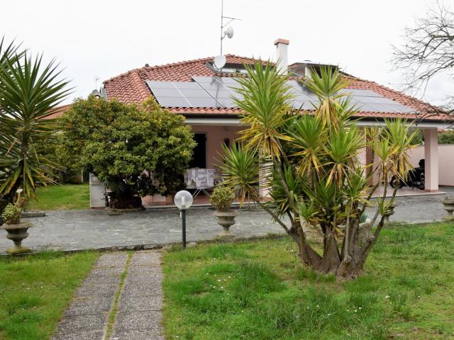 Casa in vendita a Marina di Carrara, Carrara