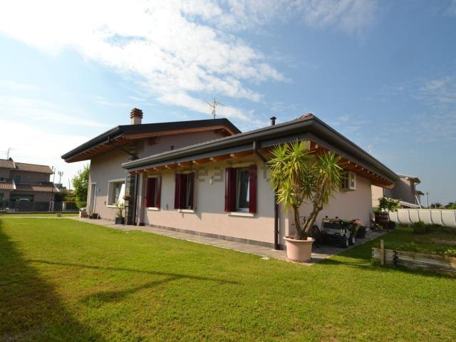 Casa in vendita a Castelnuovo Del Garda, Veneto