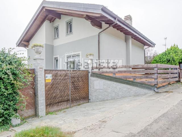 Casa in vendita a Sesto Calende, Lombardia