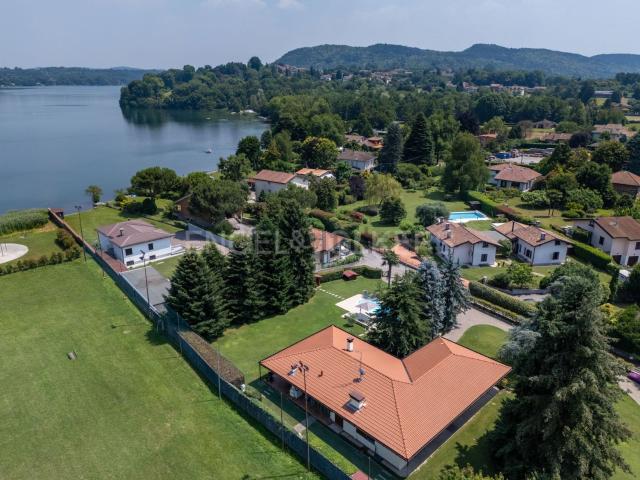 Casa in vendita a Cadrezzate con Osmate, Cadrezzate