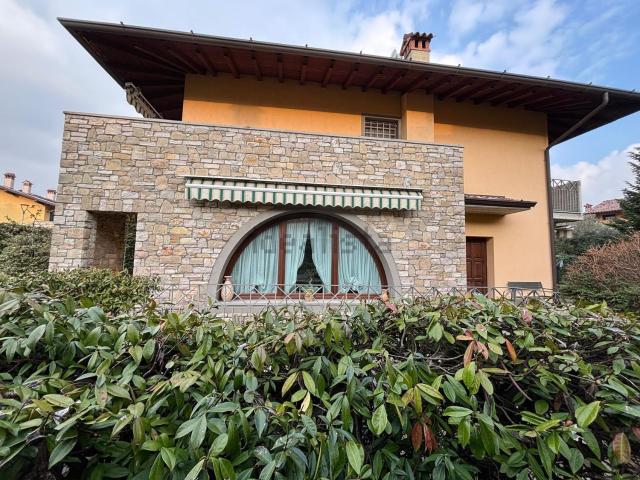 Casa in vendita a Gorle, Lombardia