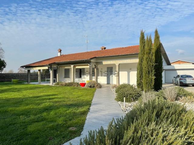 Casa in vendita a Pumenengo, Lombardia