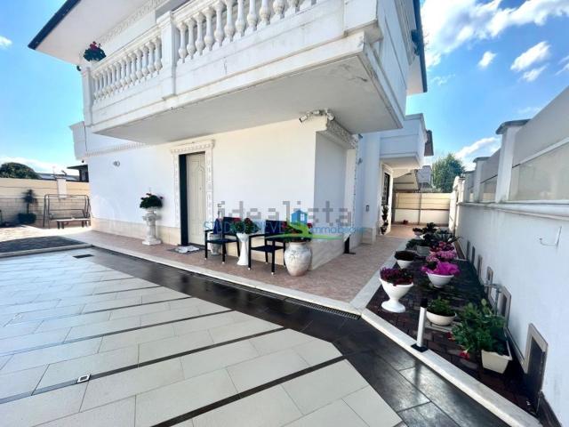 Casa in vendita a Chiesina Uzzanese, Borghino