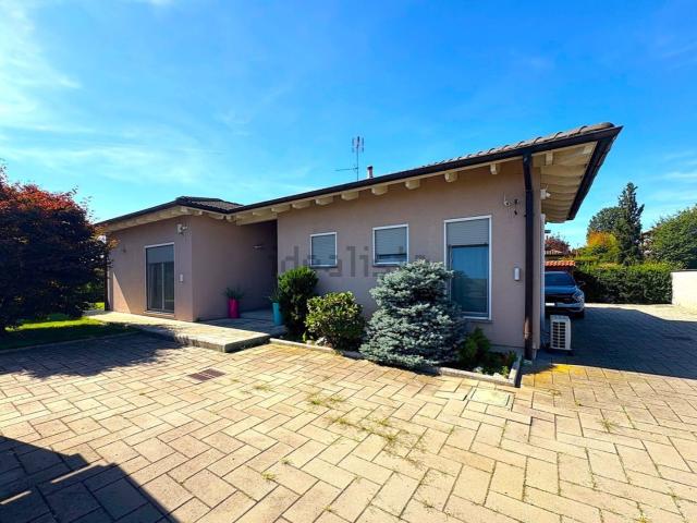 Casa in vendita a Dorno, Lombardia