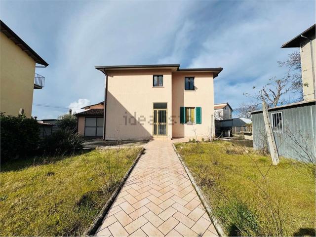 Casa in vendita a Gualdo Tadino, Umbria