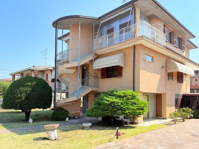 Casa in vendita a Pombio, Voghera