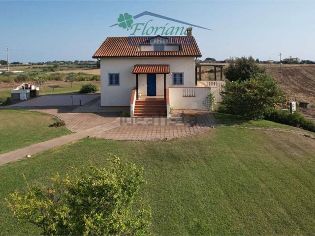 Casa in vendita a Montalto di Castro, Viterbo