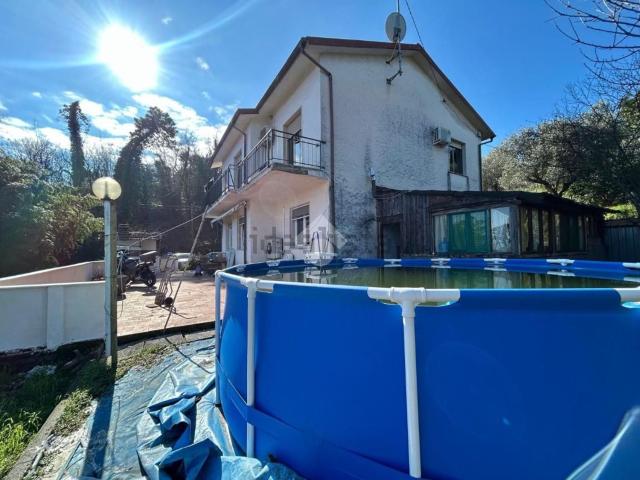 Casa in vendita a Follo, Liguria