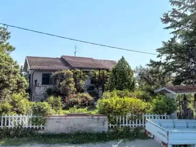 Casa in vendita a Contrada Mattonata, Marche