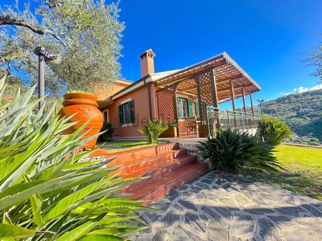Casa in vendita a Rostio, Leivi