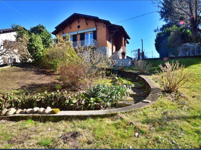 Casa in vendita a Gazzada Schianno, Gazzada
