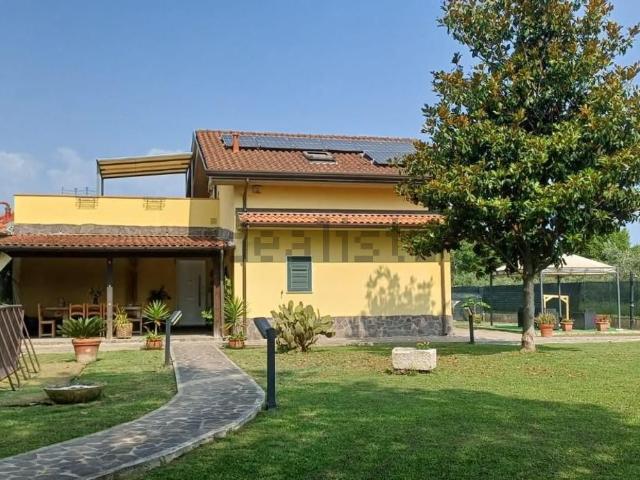 Casa in vendita a Battilana, Carrara
