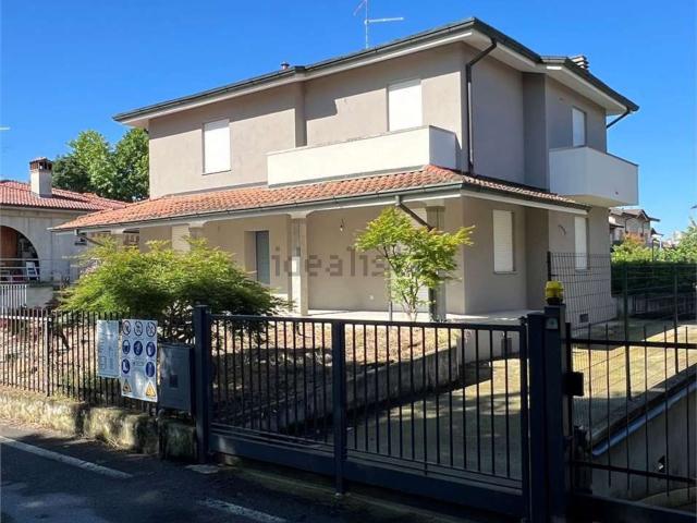 Casa in vendita a Romano di Lombardia, Bergamo