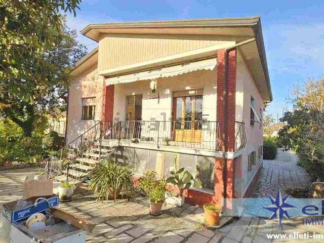 Casa in vendita a Marina di Massa, Marina Di Massa