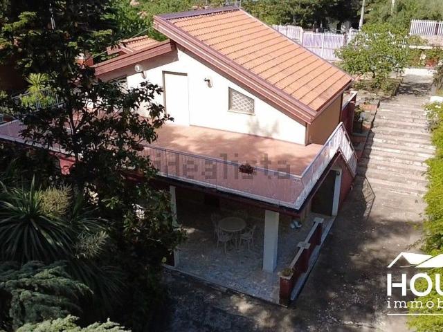 Casa in vendita a Ragalna, Sicilia