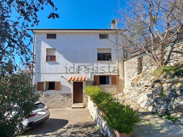 Casa in vendita a Montenero Sabino, Lazio