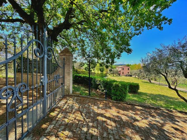 Casa in vendita a Vallefoglia, Marche