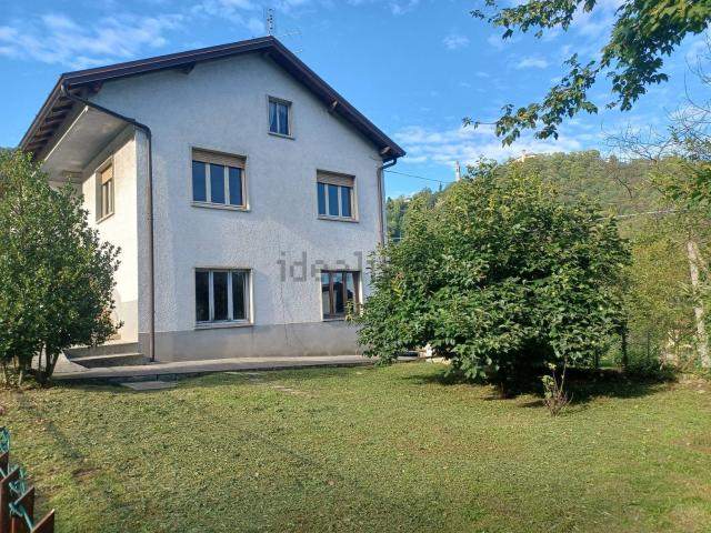 Casa in vendita a Sant'omobono Imagna, Lombardia