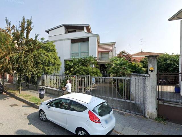 Casa in vendita a Vigevano, Lombardia