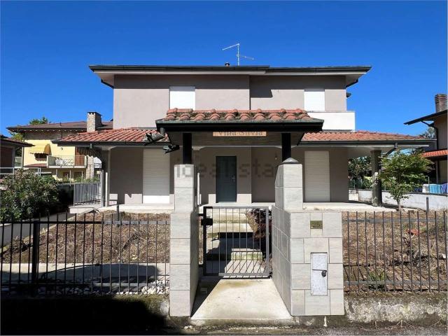 Casa in vendita a Romano Di Lombardia, Lombardia