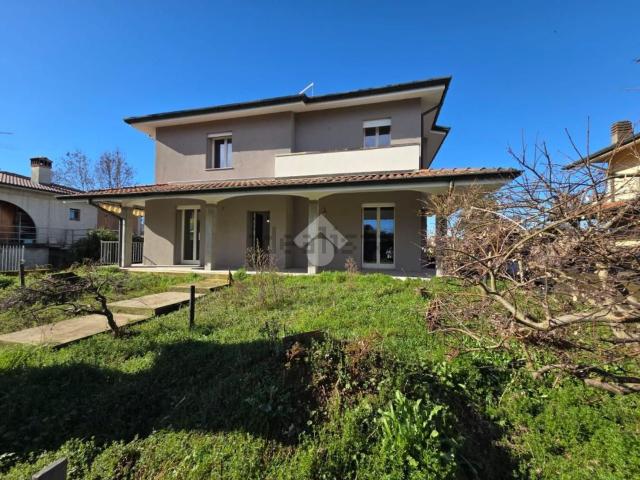 Casa in vendita a Romano Di Lombardia, Lombardia
