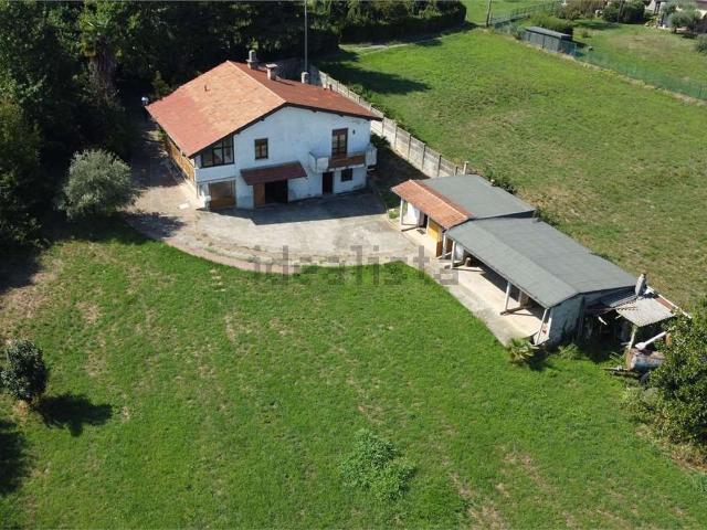 Casa in vendita a Fenegrò, Lombardia