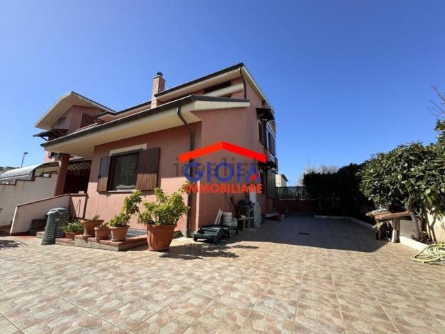 Casa in vendita a Mondragone, Campania