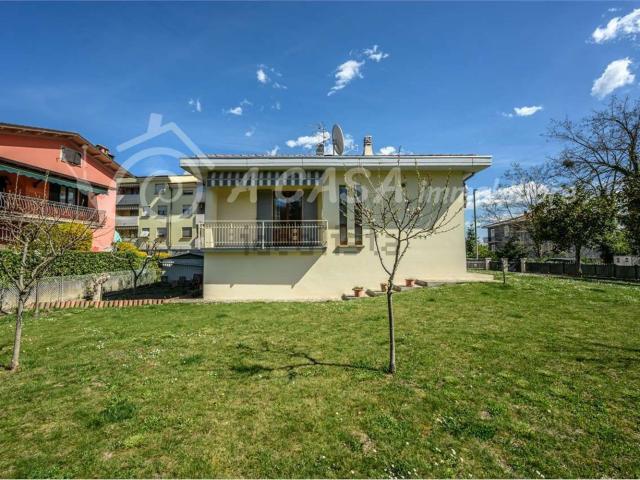 Casa in vendita a Varano De' Melegari, Reggio Emilia