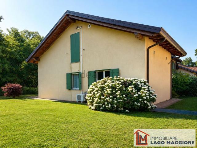 Casa in vendita a Ispra, Lombardia