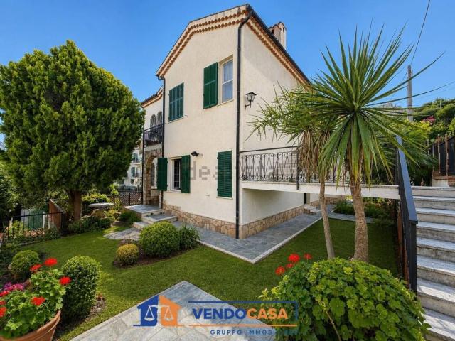 Casa in vendita a Pietra Ligure, Liguria