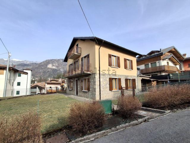 Casa in vendita a Dorga, Castione Della Presolana