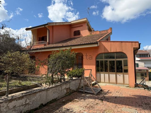 Casa in vendita a Caltanissetta, Sicilia