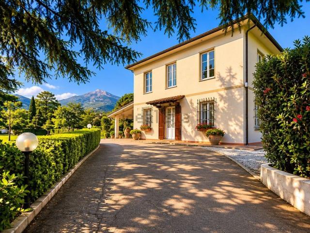 Casa in vendita a Camaiore, Toscana
