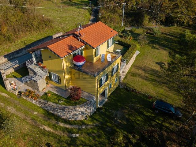 Casa in vendita a Beverino, Liguria