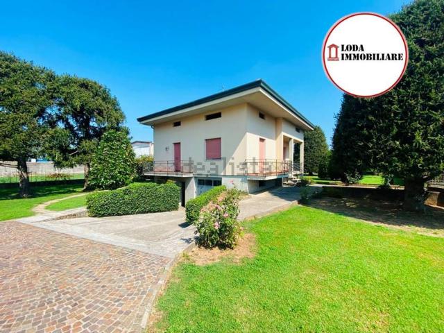 Casa in vendita a Pontoglio, Lombardia