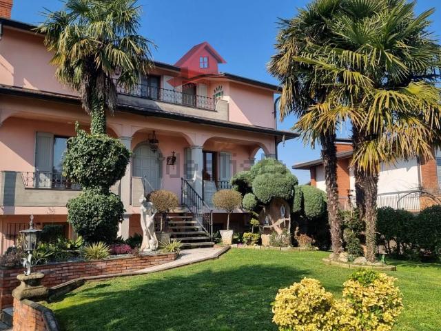 Casa in vendita a Brembate, Lombardia