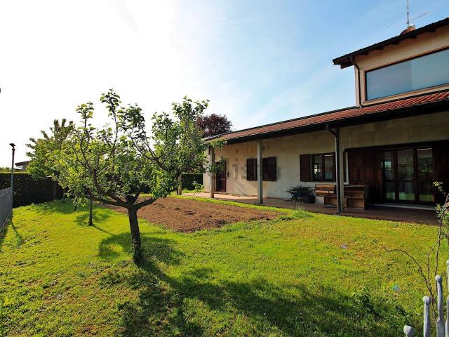 Casa in vendita a Albavilla, Lombardia