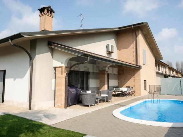 Casa in vendita a Agnadello, Lombardia