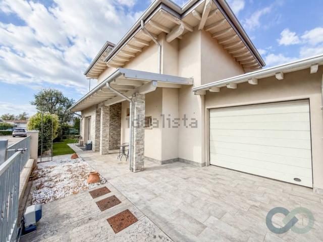 Casa in vendita a Lonato del Garda, Brescia
