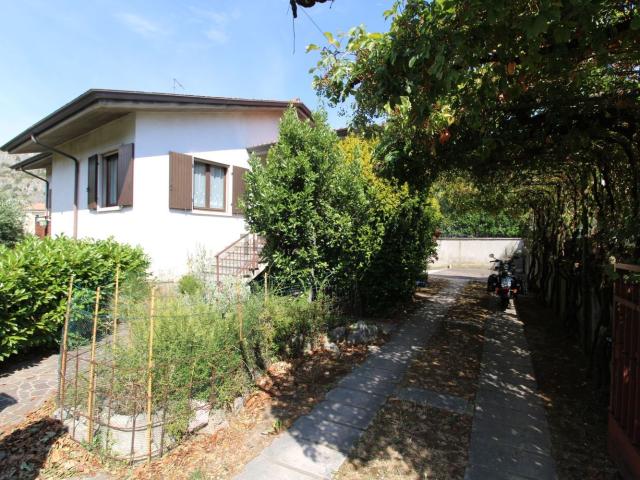 Casa in vendita a Dolcè, Veneto