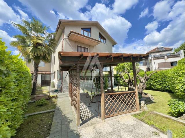 Casa in vendita a Biassono, San Giorgio al Lambro