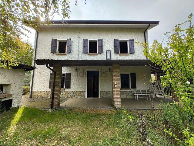 Casa in vendita a Montechino, Gropparello
